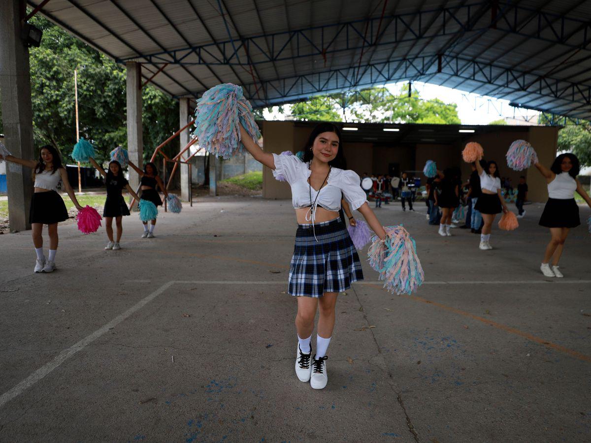 Así lucen las bellas pomponeras del Instituto Saúl Zelaya Jiménez