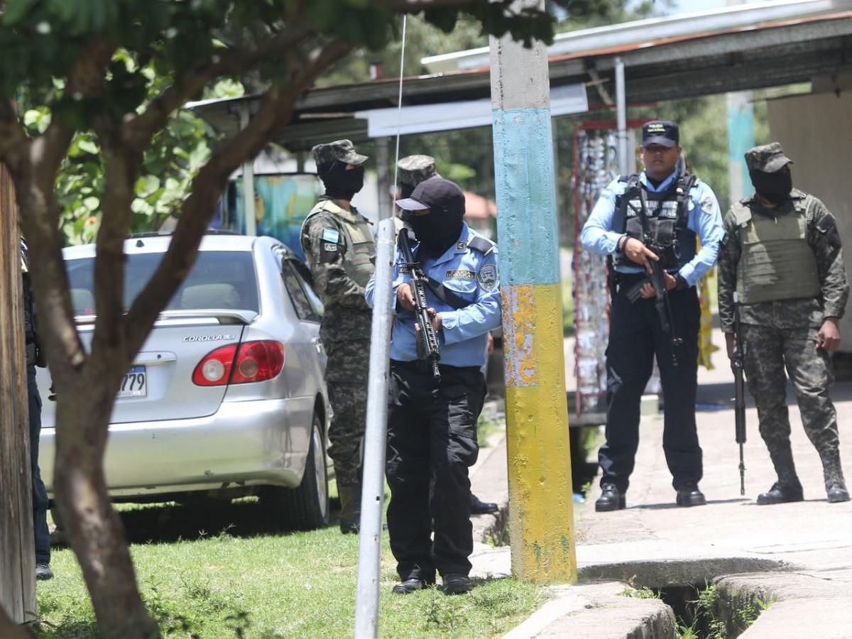 Ciudad España estaba sitiada por agentes policiales.