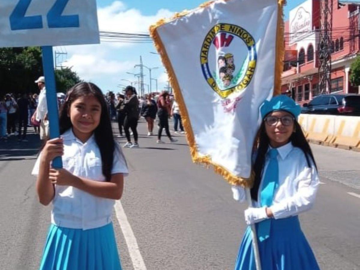 Alumnos de prebásica engalanan desfiles patrios en colonia Kennedy