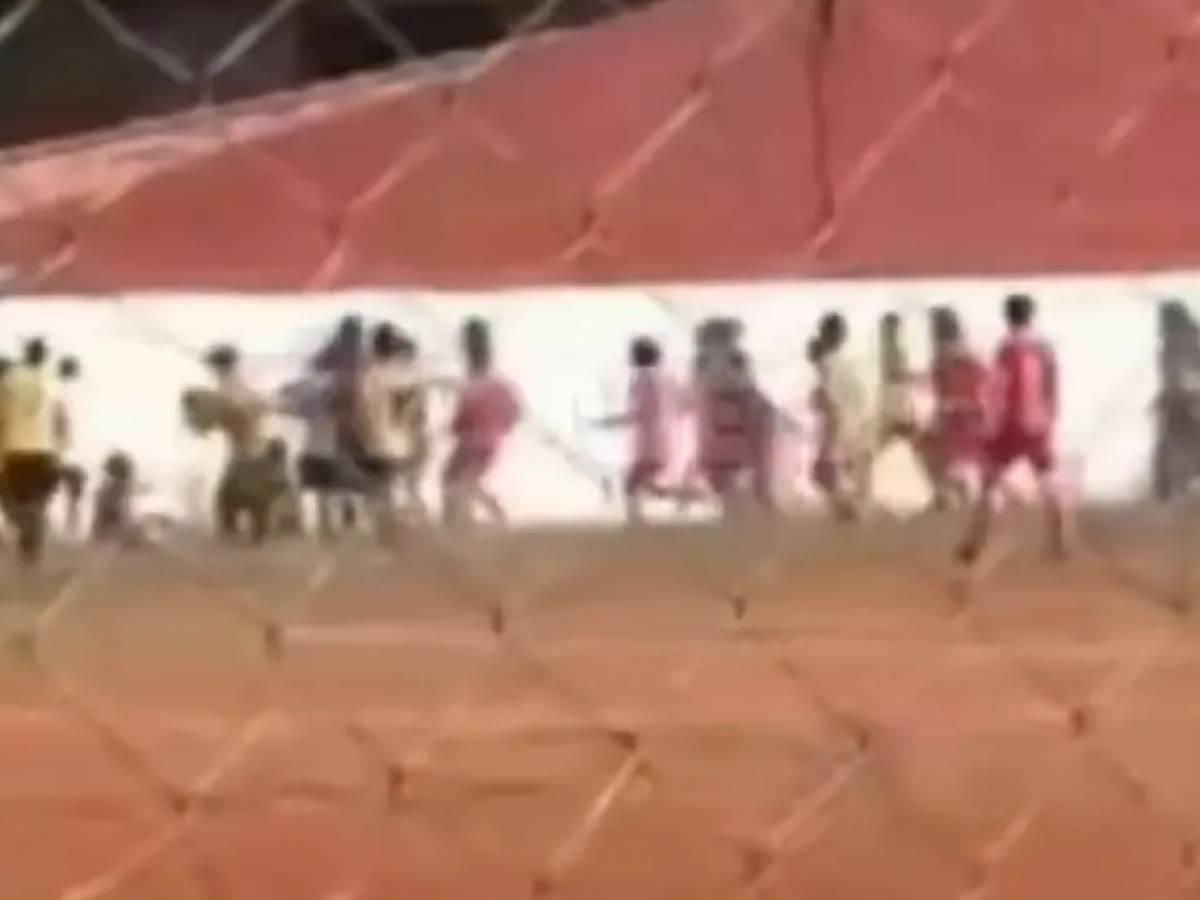 Matan a patadas a joven futbolista en medio de un partido