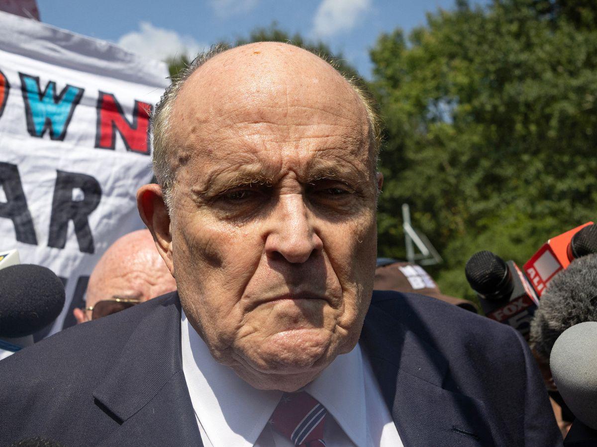 Inhabilitan a Rudy Giuliani, exabogado de Donald Trump