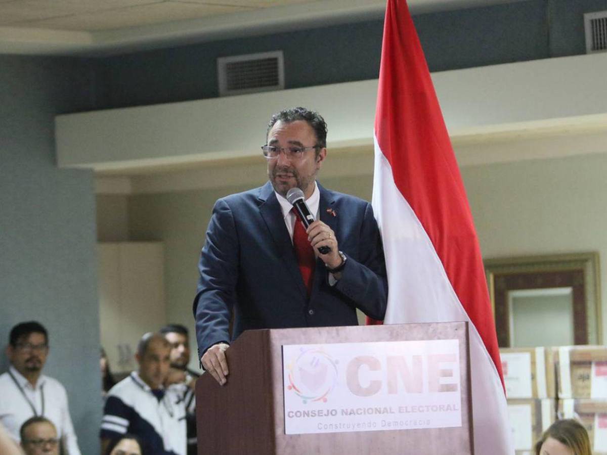 Partido Liberal entrega planillas al CNE para elecciones primarias 2025