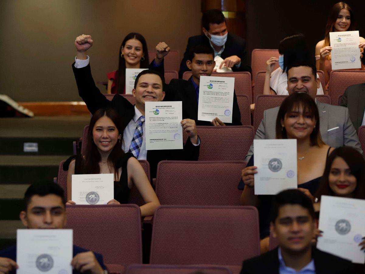 Hasta julio seguirían los becarios hondureños en Taiwán