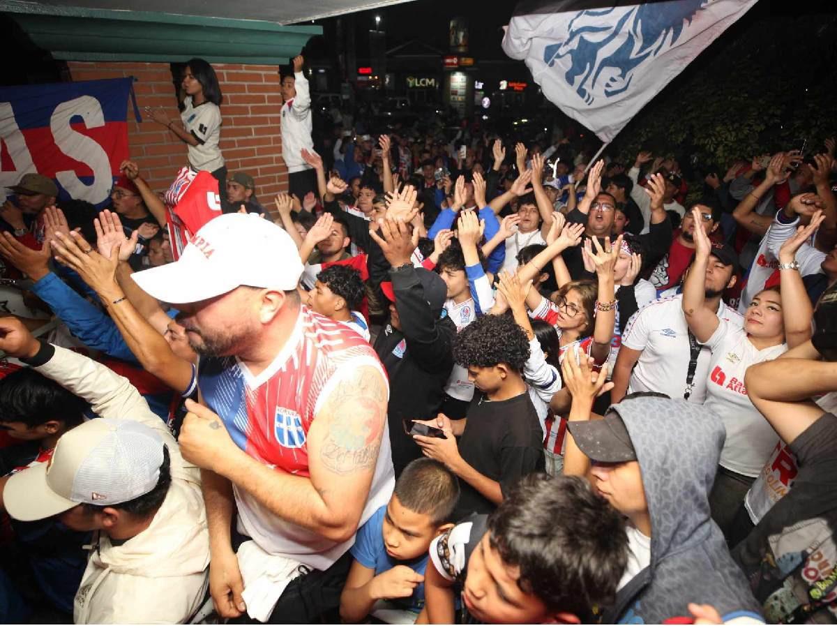 Así fue el banderazo de la Ultra Fiel al Olimpia previo a la gran final