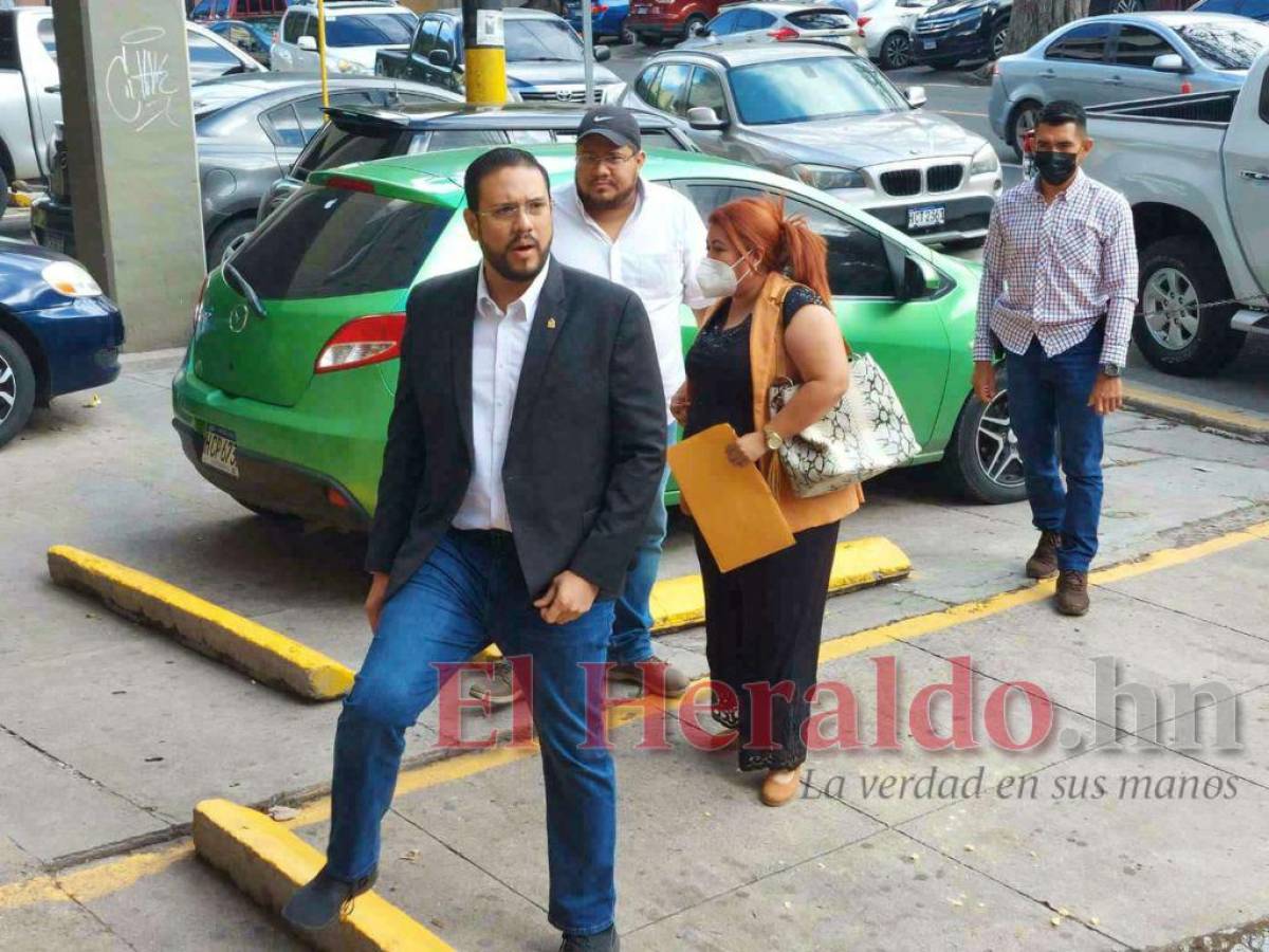 Diputado Mauricio Rivera afronta su primera cita ante juez natural