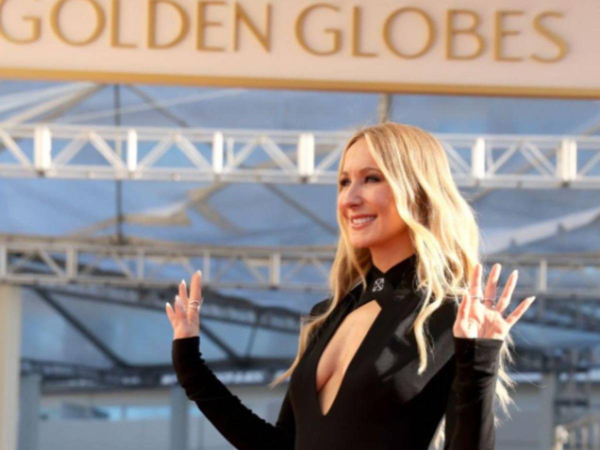 Acusan a Nikki Glaser de causar incendio en California por burlarse de Dios en los Golden Globes