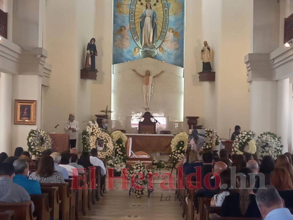 Tras su velatorio y una misa de cuerpo presente, Said Lobo fue enterrado este viernes en el cementerio de El Chimbo, Francisco Morazán.