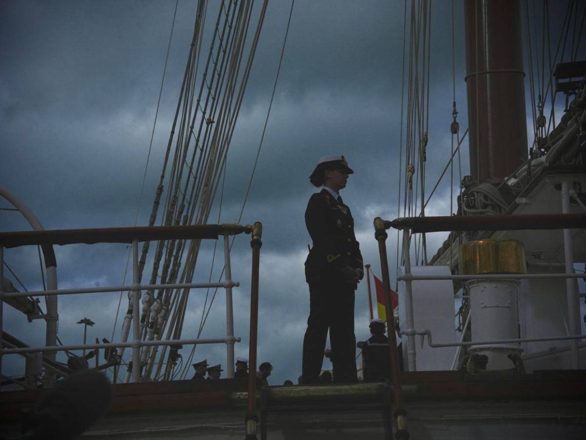 Princesa Leonor se embarca en el buque Elcano; estará en alta mar seis meses