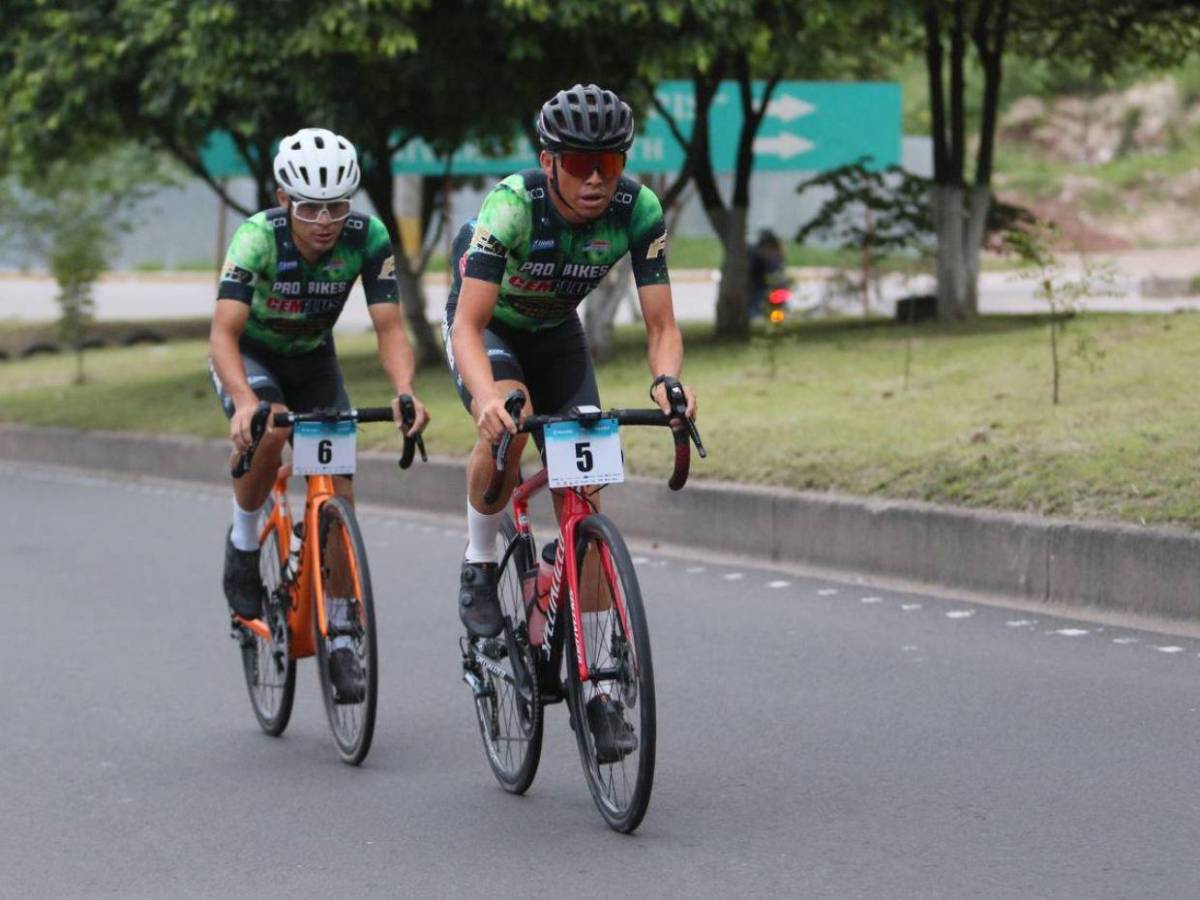 Adrenalina sobre ruedas: ¡Así inició la Vuelta Ciclística de EL HERALDO 2024!