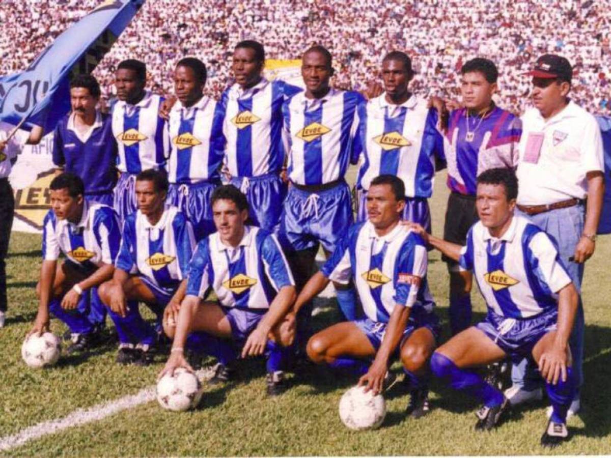 El Victoria, con Alvaro Izquierdo como su gran figura en ataque, conformó un equipazo que logró la hazaña de coronarse campeón del fútbol hondureño en 1995.