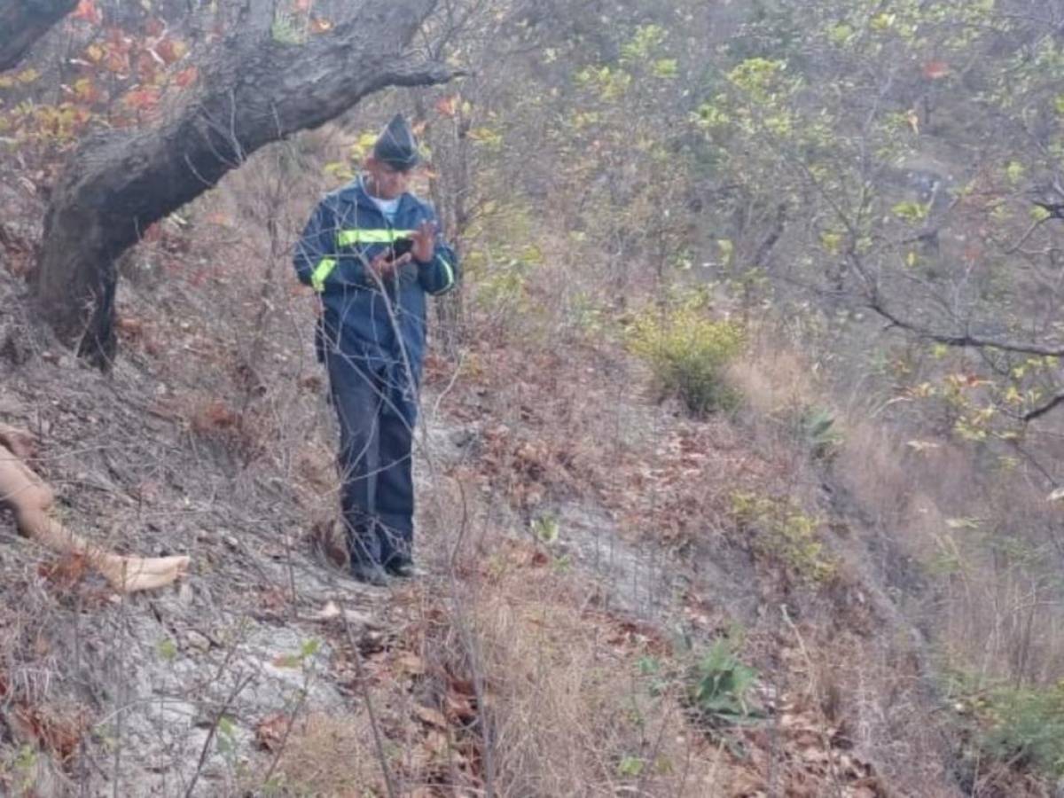 Desnudo y semiquemado hallan el cadáver de un hombre en la aldea Mateo