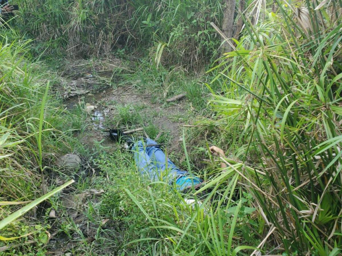 Sin vida encuentran a un hombre en una zacatera de la colonia Villa Nueva de la capital