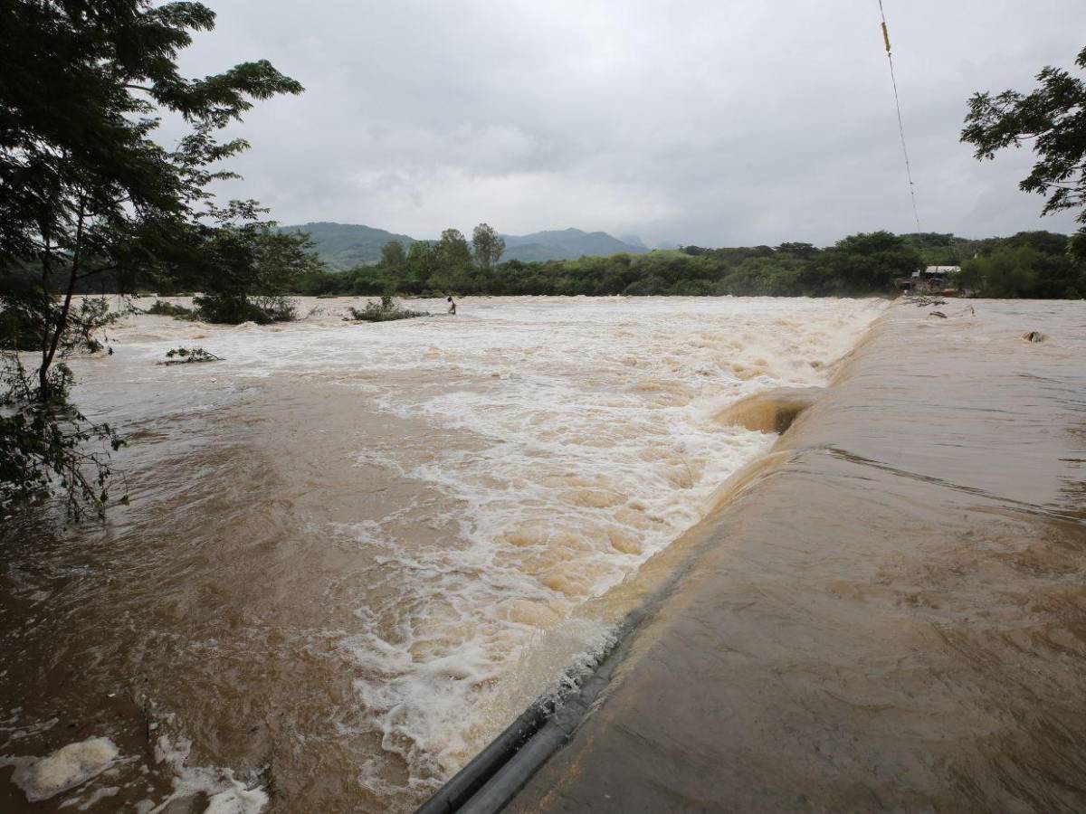 Comunidades incomunicadas en la zona sur por crecida de ríos tras lluvias