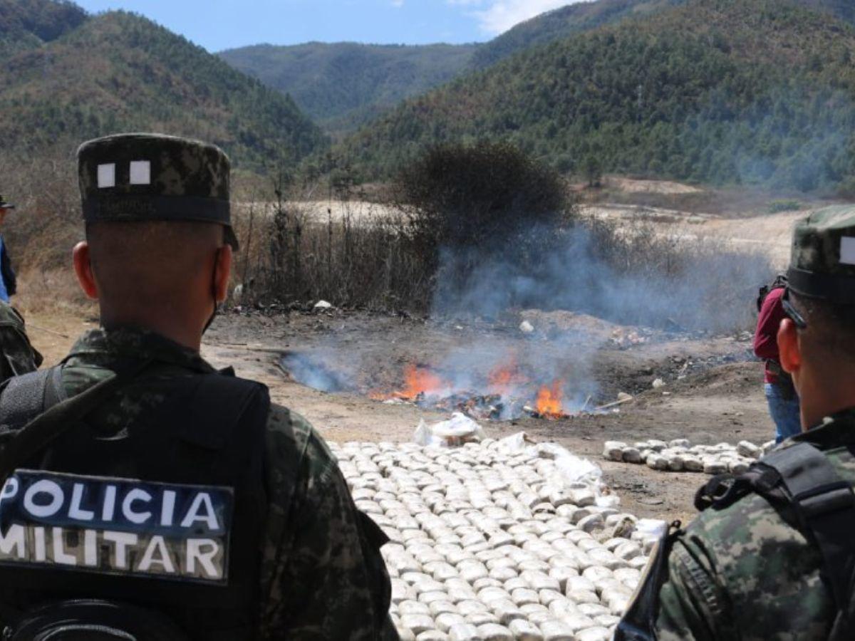 Incineran más de dos mil libras de marihuana incautadas a una pareja en Choluteca