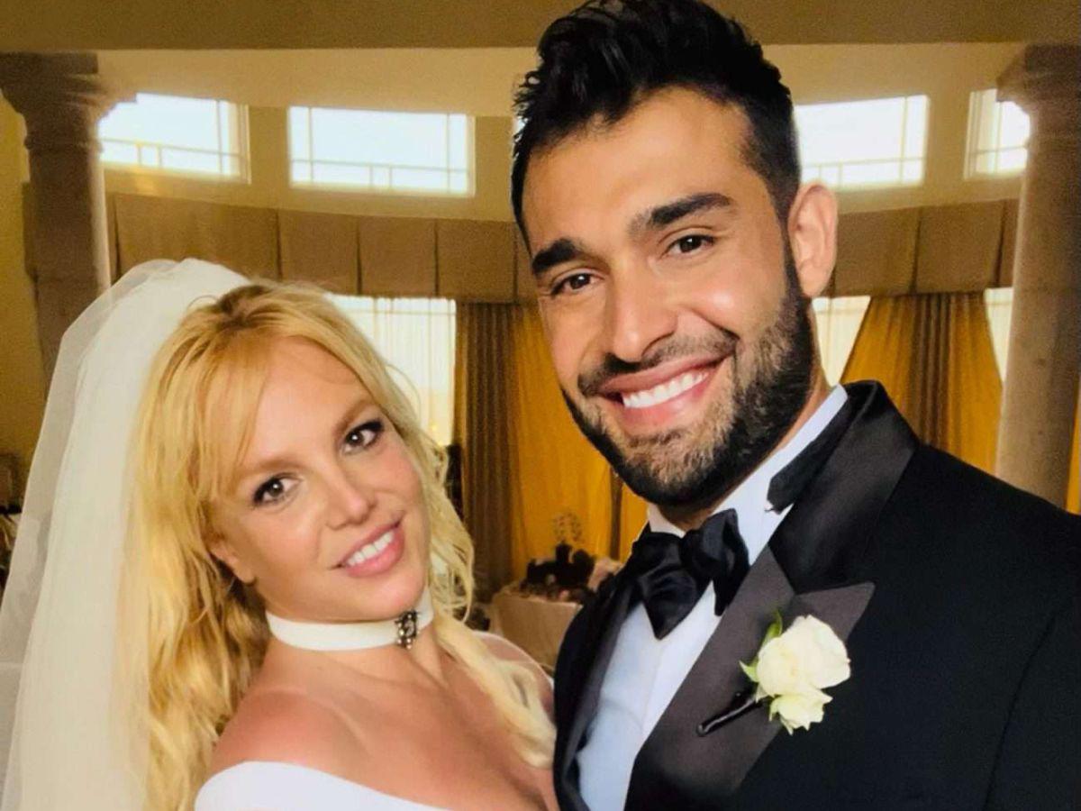 El matrimonio entre Britney y Sam tuvo un punto y final el pasado mes de agosto, cuando el modelo, de 29 años, presentó los papeles de divorcio, indicando la fecha de separación como el 28 de julio de 2023.