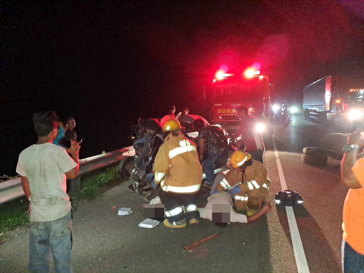 Fuerte colisión deja al menos dos muertos en Pimienta, Cortés