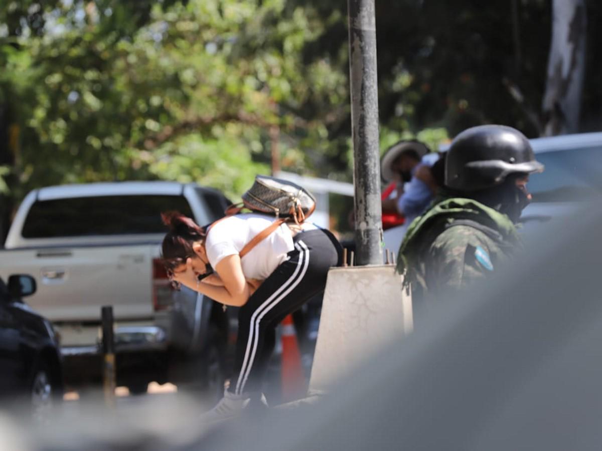 En medio de llanto, familiares pidieron a las autoridades no dejar la muerte de la joven en impunidad.