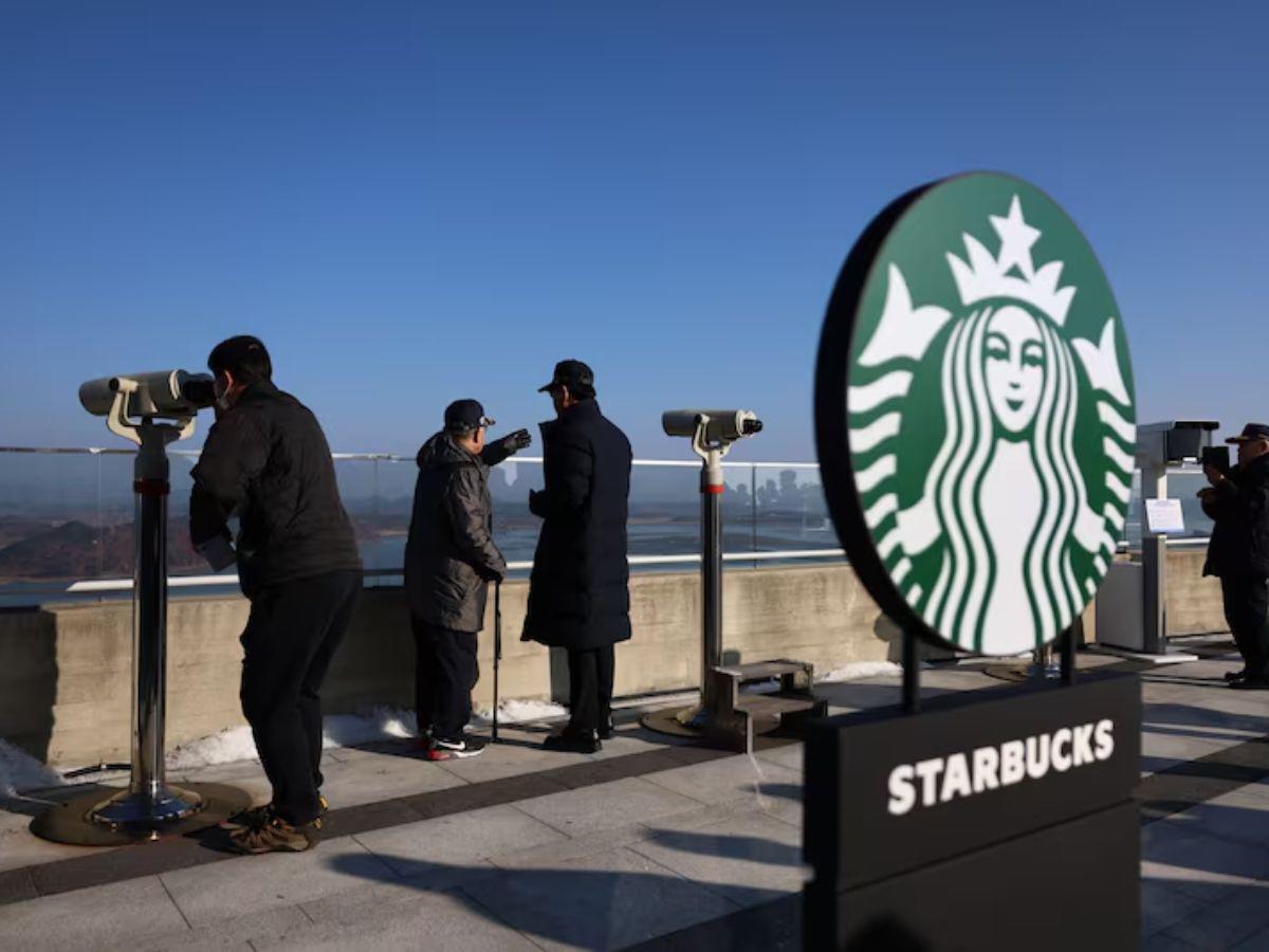 Starbucks desde su nueva cafetería en Corea del Sur ofrece un vistazo a la vida norcoreana