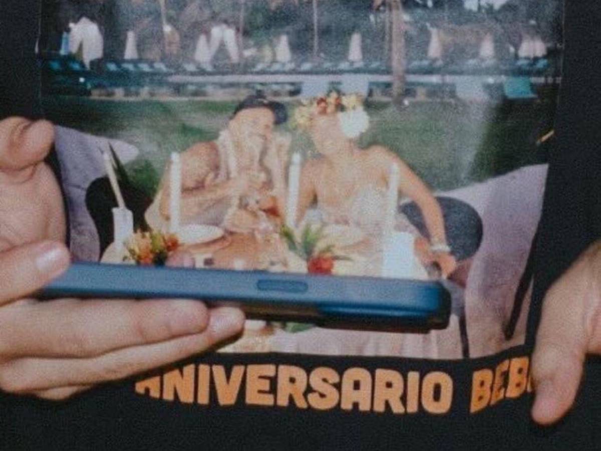 ¿Karol G y Feid se casaron en privado? Esto revela una fotografía