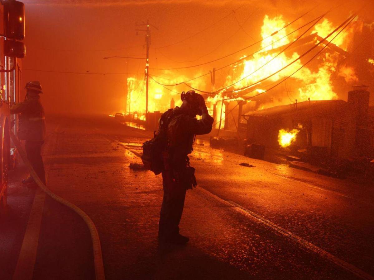 ¡Impactantes imágenes! Se agrava la situación de los incendios en Los Ángeles