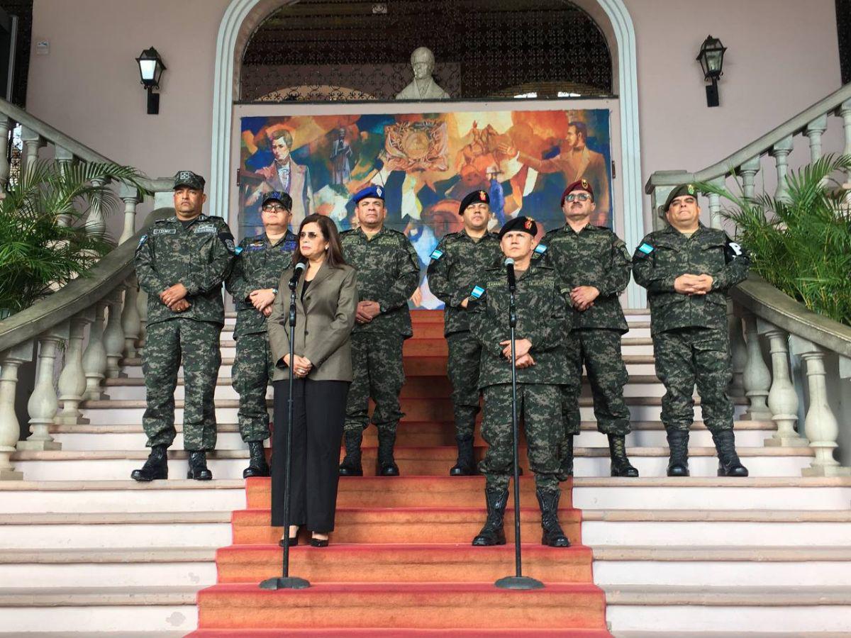 Moncada estuvo acompañada de la junta de comandantes y el Jefe del Estado Mayor Conjunto, Roosevelt Leonel.