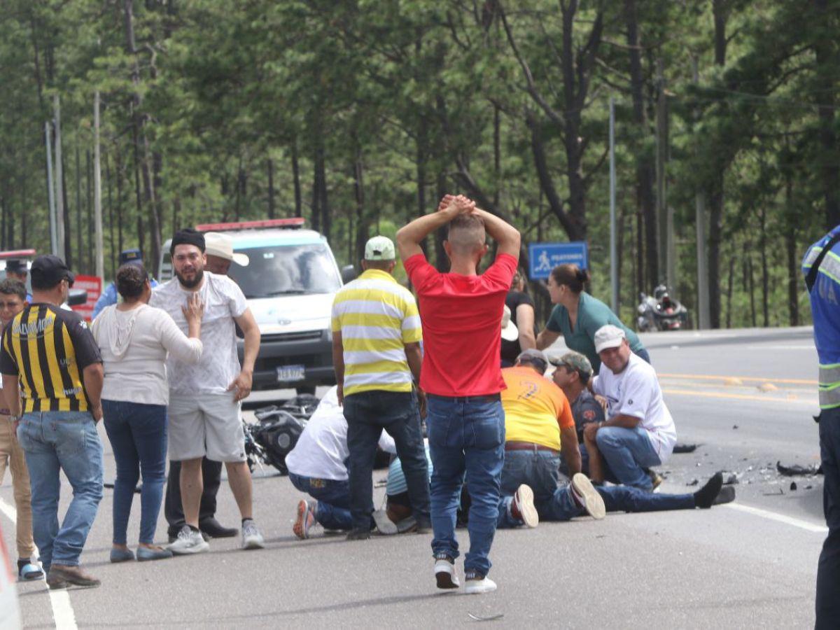 Dolor e impotencia: familiares de jóvenes fallecidos llegan a la zona del accidente en Zambrano