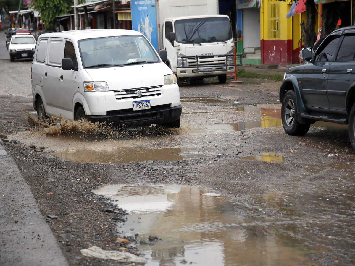 Lluvia expone el olvido y los daños en las calles del Distrito Central
