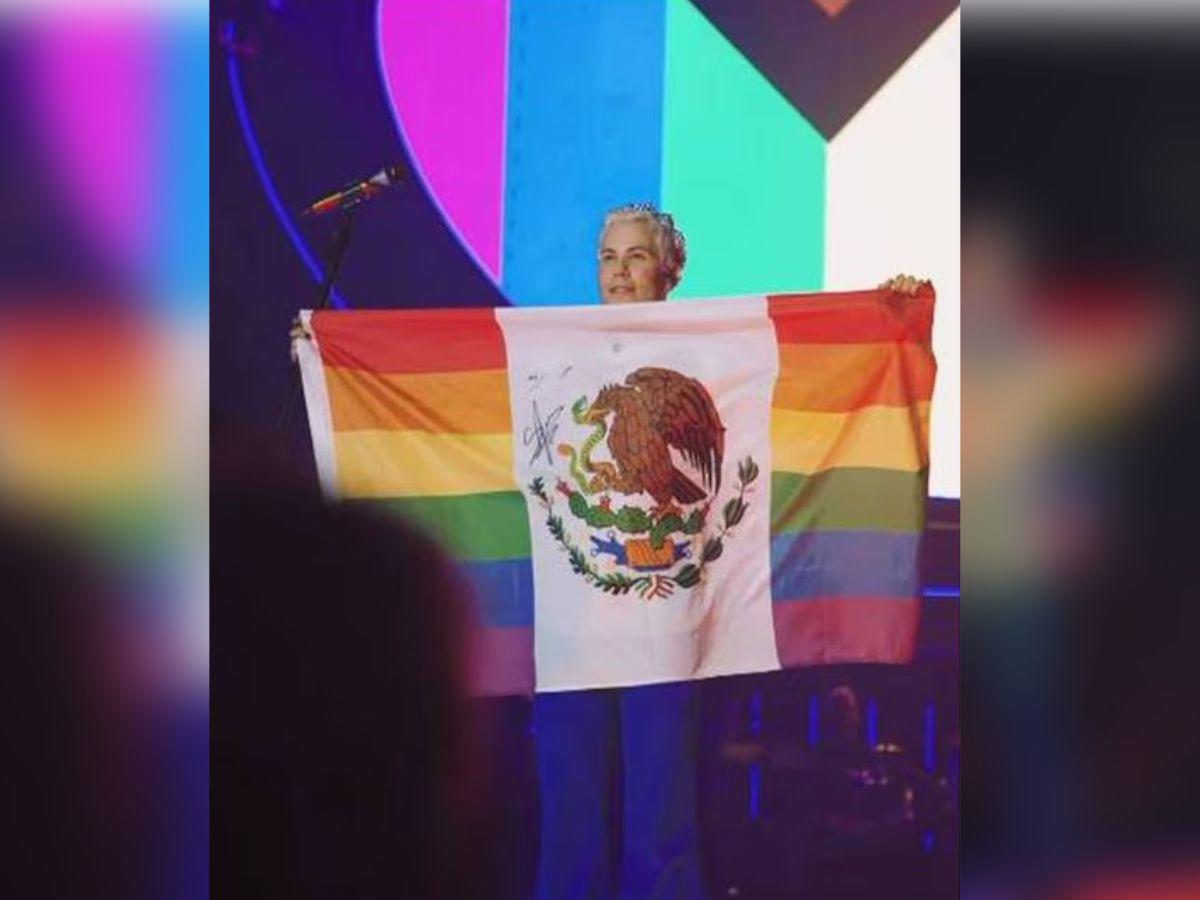 Christian Chávez en polémica por usar bandera de México con los colores de la comunidad LGBTQ