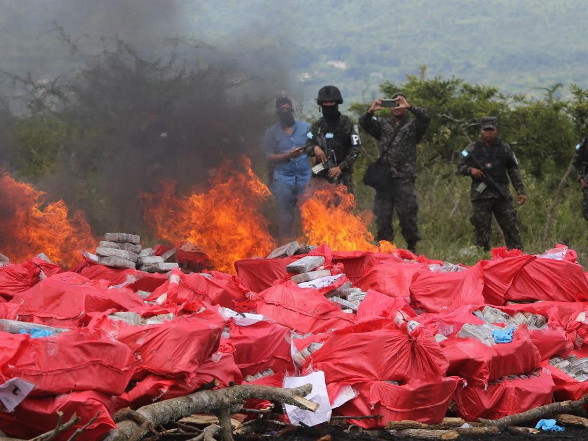 Incineran 3,993 kilos de coca decomisada a colombianos en el Caribe