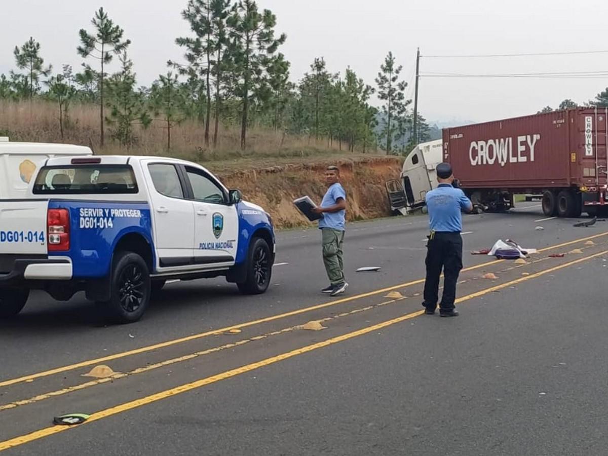 Motociclista muerte al impactar contra rastra en Zambrano