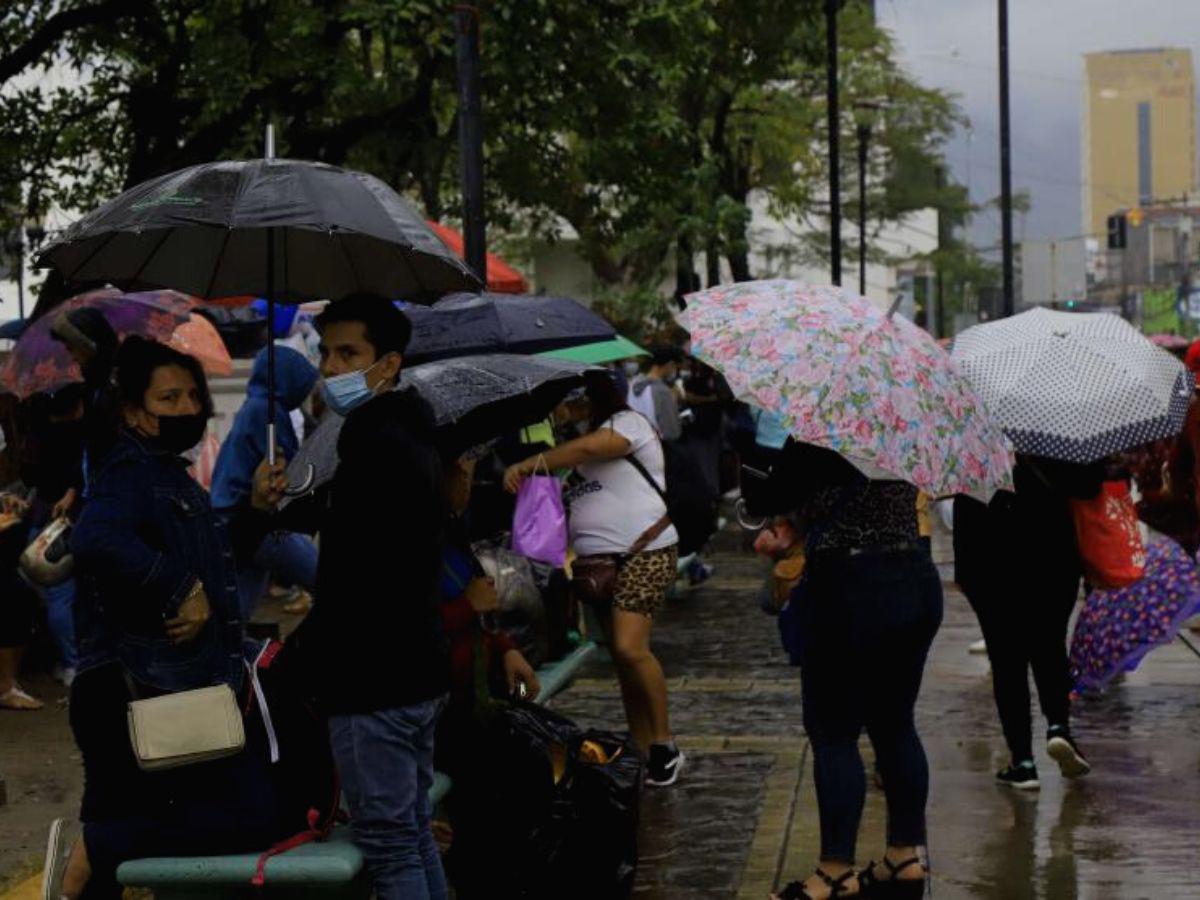 Alerta verde para 14 departamentos por ingreso de vaguada a Honduras