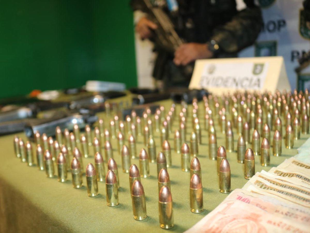 Policía Militar frustra ingreso de armas, cargadores, municiones, dinero y celulares en PNFAS