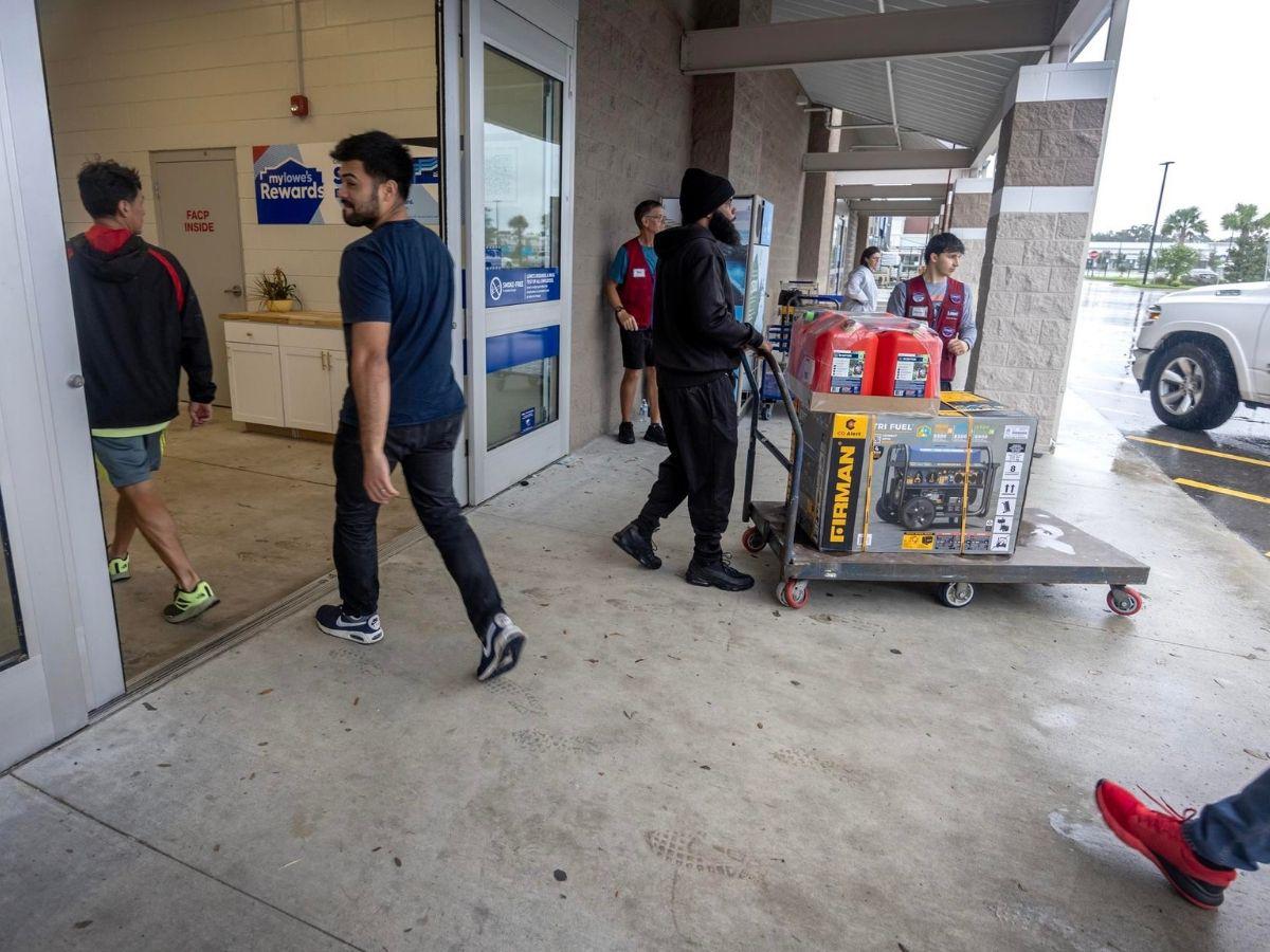 Huracán Milton: imágenes de los primeros daños que está dejando el fenómeno en Florida