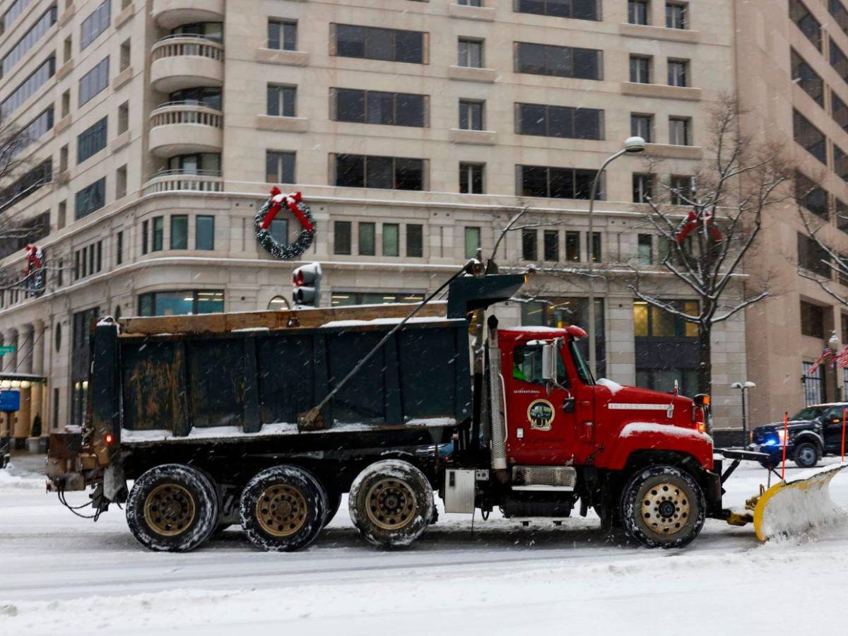 Tormenta invernal azota Estados Unidos afectando miles de vuelos