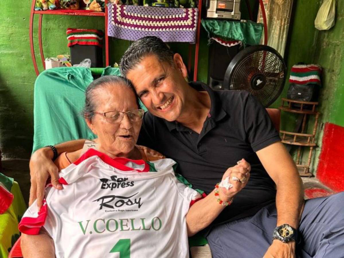 Exfutbolista del Marathón sorprende a Doña Queta en el Día de las Madres