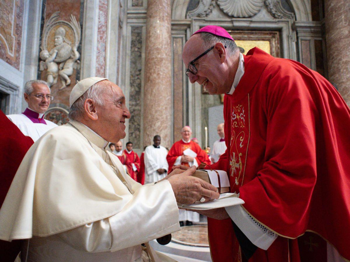 El papa Francisco entrega los palios a los arzobispos de Tegucigalpa y San Pedro Sula