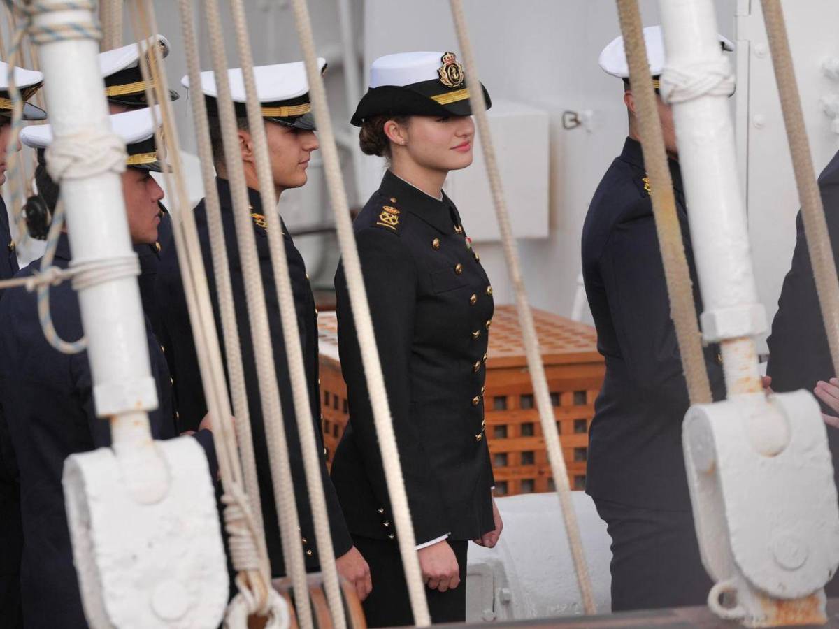 Princesa Leonor se embarca en el buque Elcano; estará en alta mar seis meses