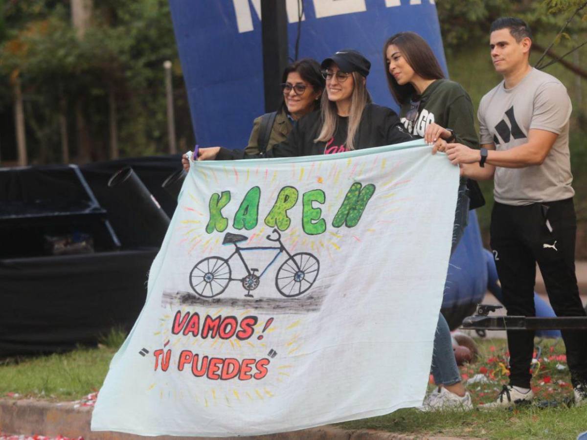 Familias apoyan a ciclistas en la Vuelta EL HERALDO 2024