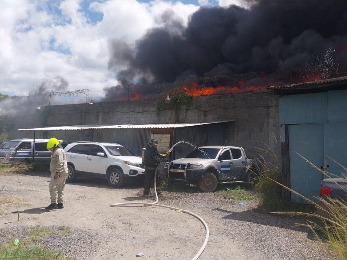 Las imágenes del pavoroso incendio en la colonia El Prado