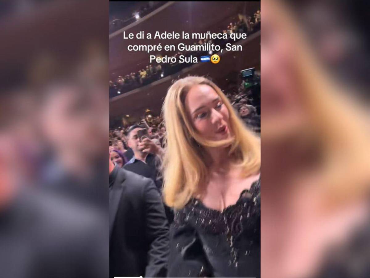 Hondureño le regala a Adele muñeca artesanal durante su show en Las Vegas