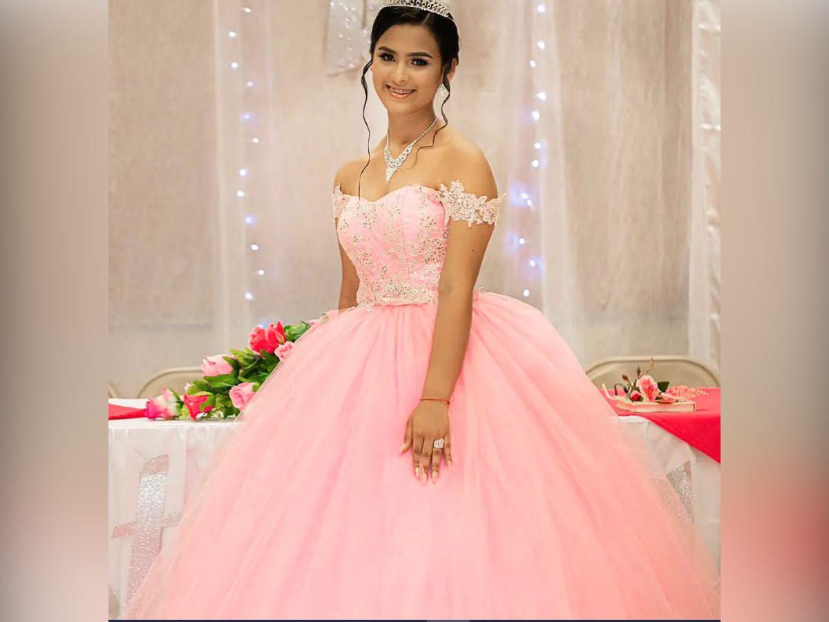 Este vestido es parte de sus hermosas creaciones.