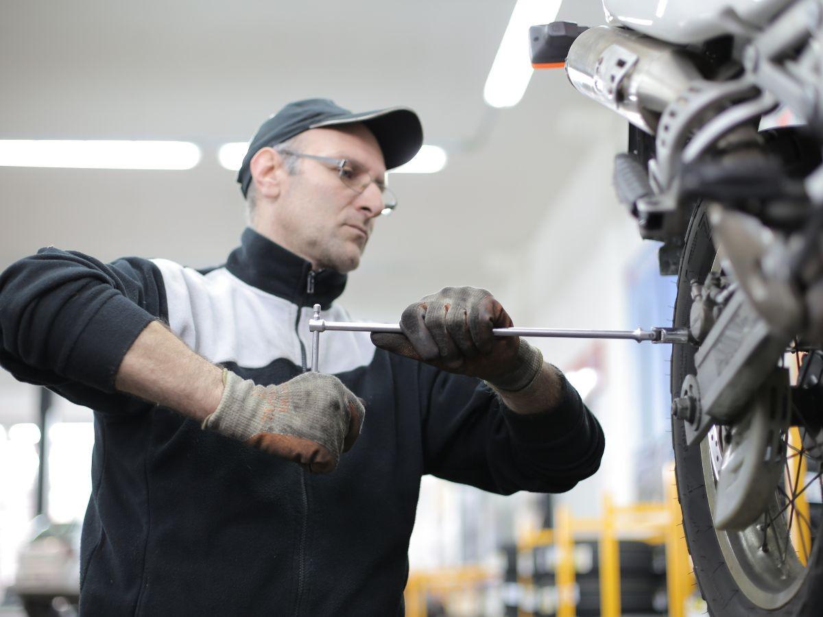 15 consejos para conducir seguro en moto que podrían salvarte la vida