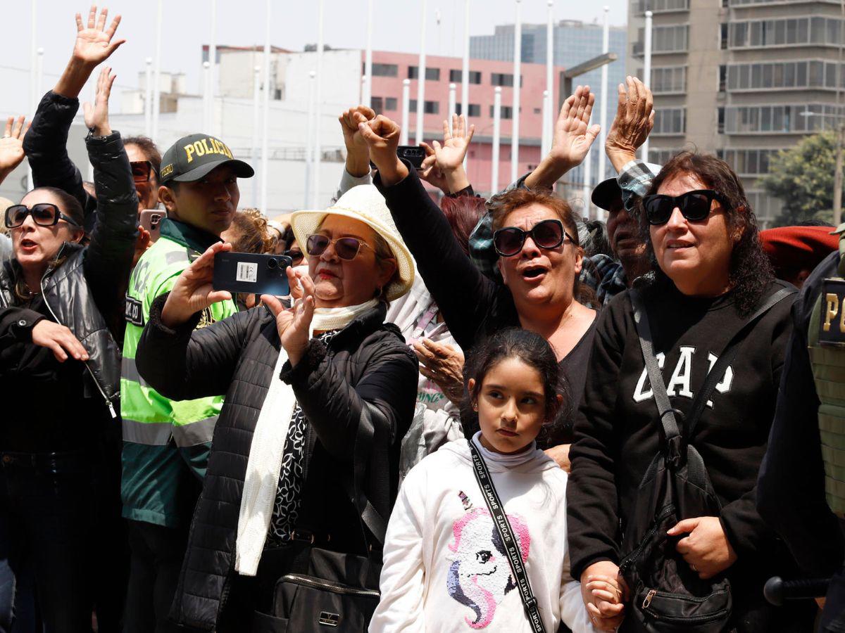 Fujimori recibe honores de Estado previo a su velorio en Lima, Perú