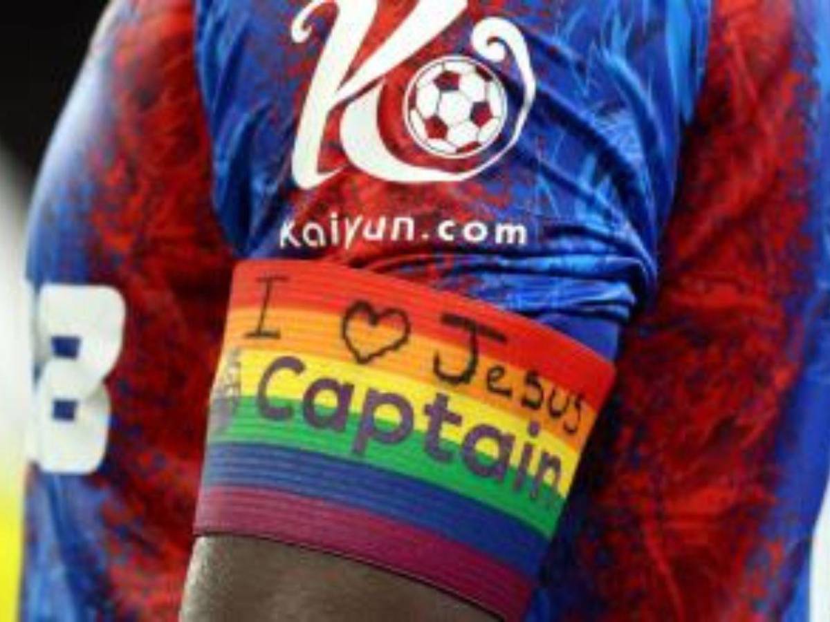 Capitanes de la Premier League causan polémica por brazaletes pro-LGBTQ