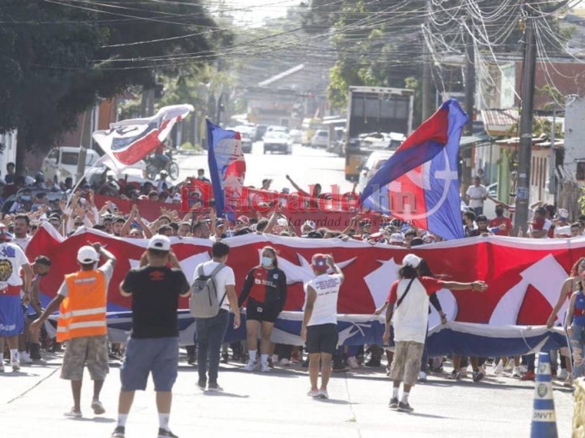 La Ultra Fiel, barra del Olimpia, se toma La Ceiba previo al clásico ante Real España