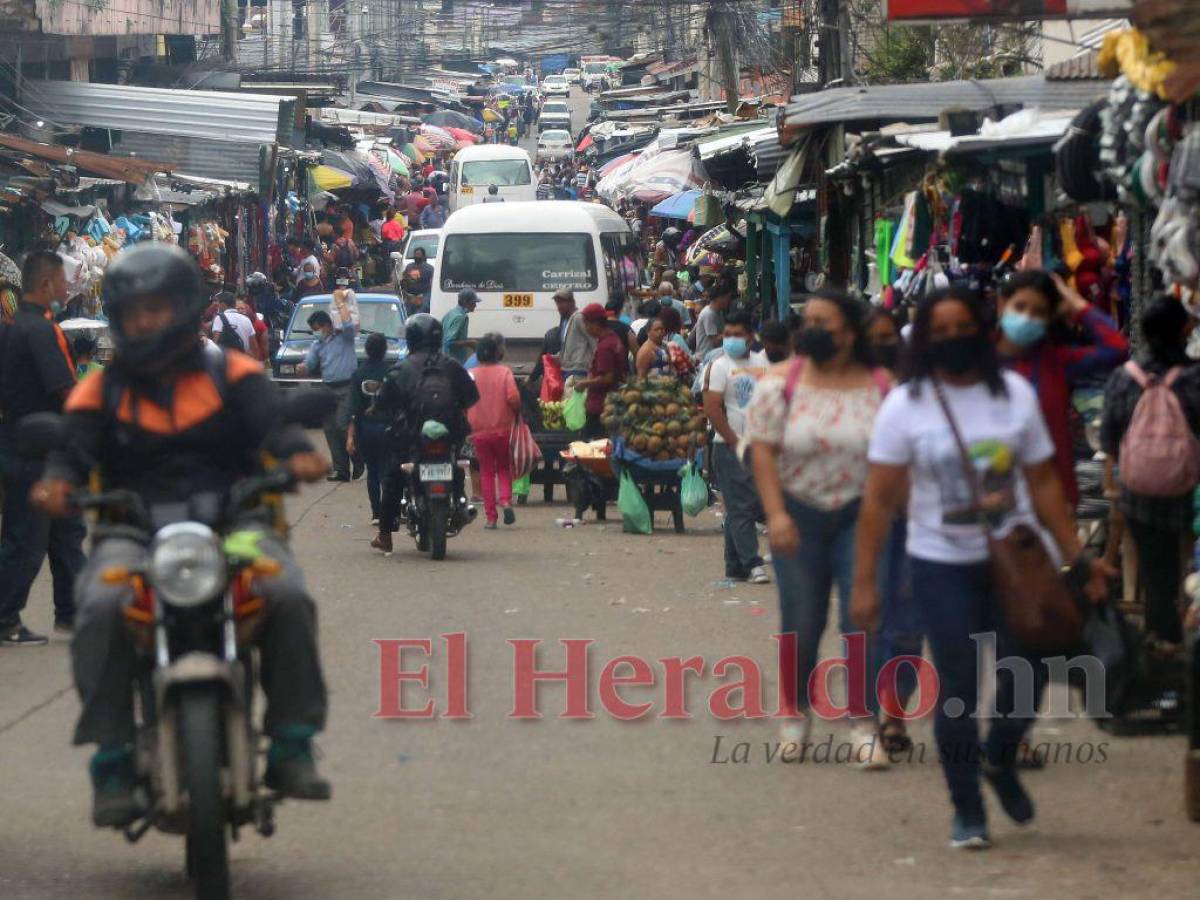 Buscan reubicar a vendedores ambulantes y no se están dando más permisos