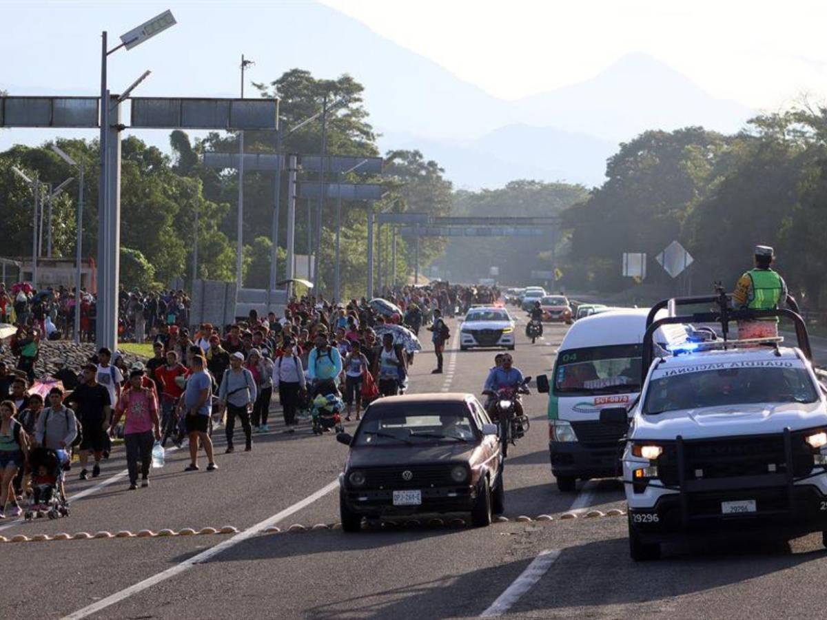 El drama que viven las caravanas de migrantes: riesgos, cansancio y bloqueos