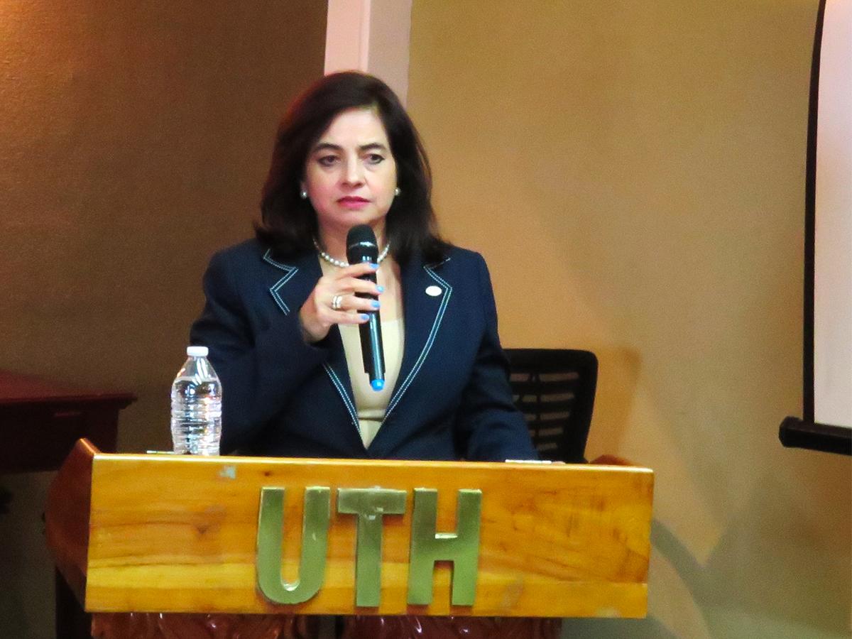 La directora académica de UTH, doctora Marina Castellanos.