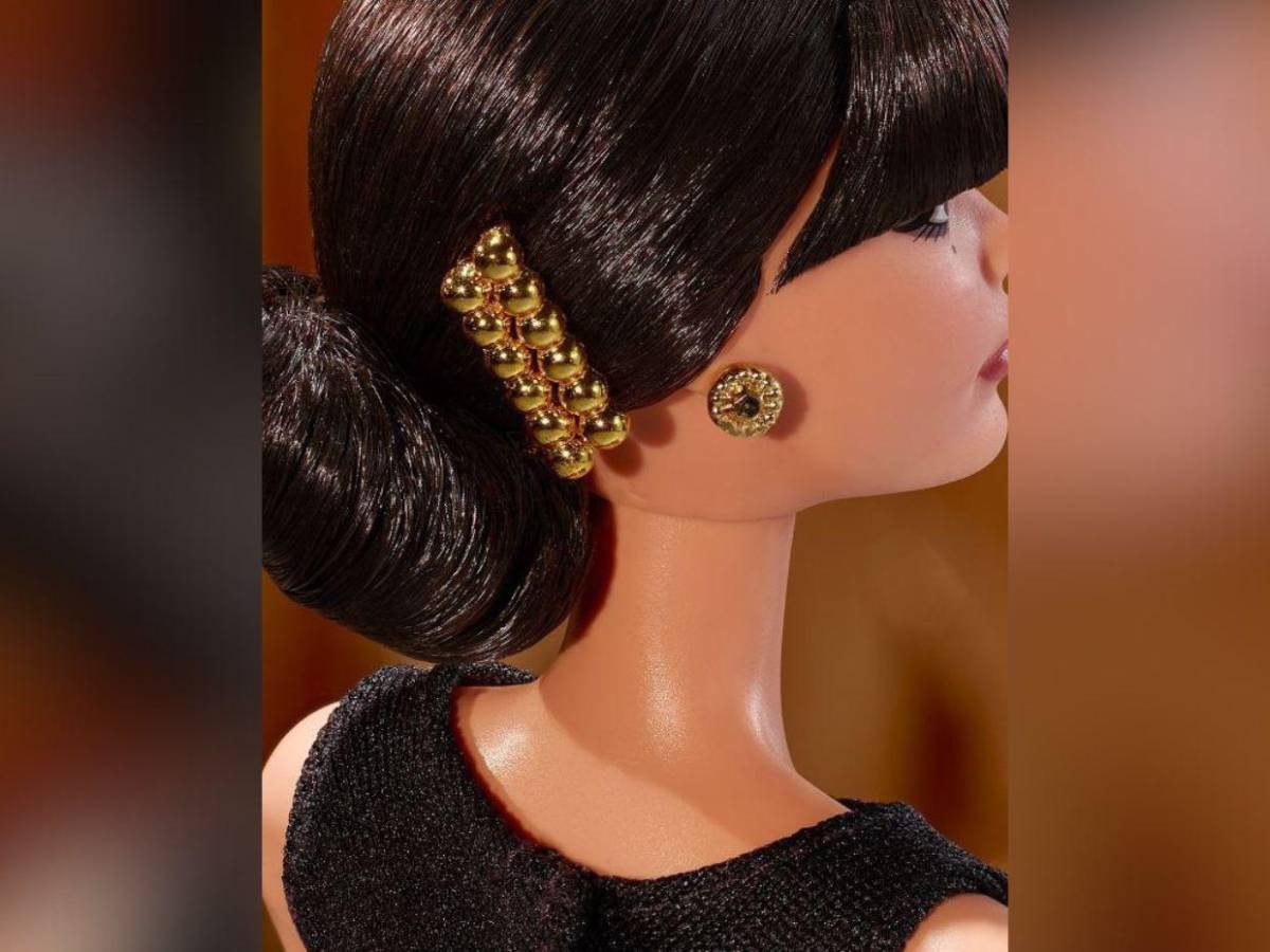 Crean Barbie en homenaje a Rita Moreno por su legado artístico y cultural