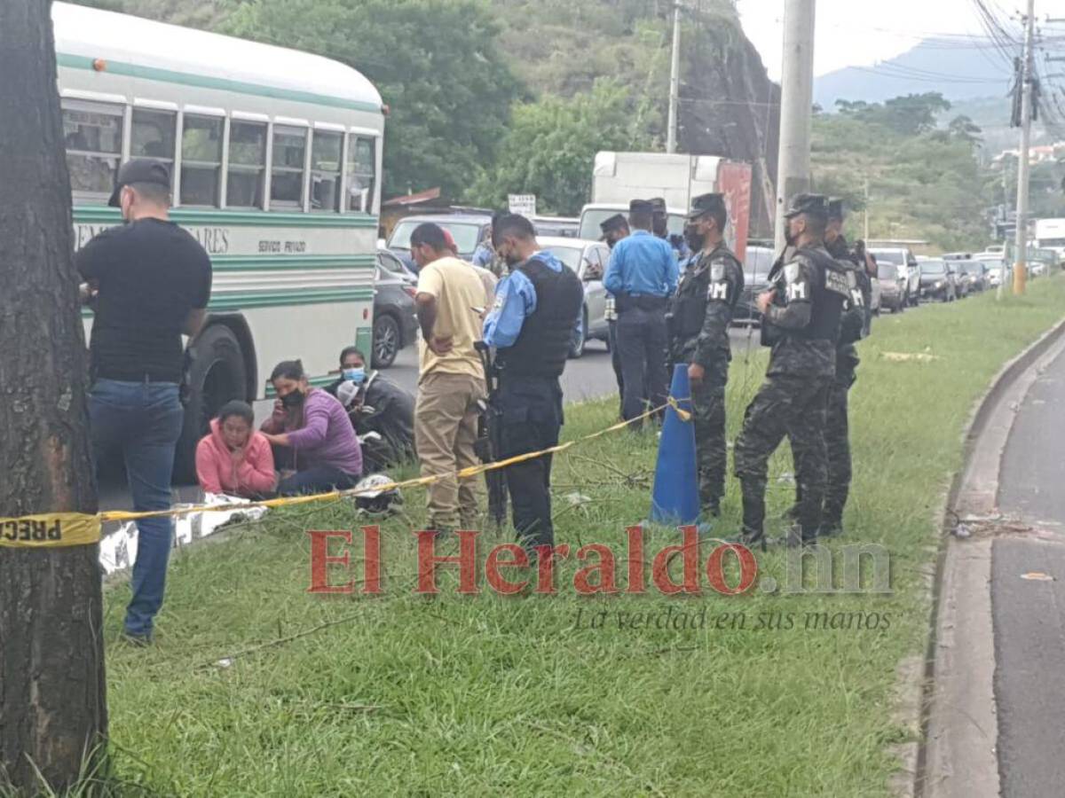 Arrollado por un bus escolar fallece albañil en el anillo periférico de la capital